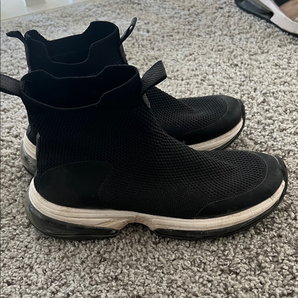 Zara Women's Black Knit Sneakers
